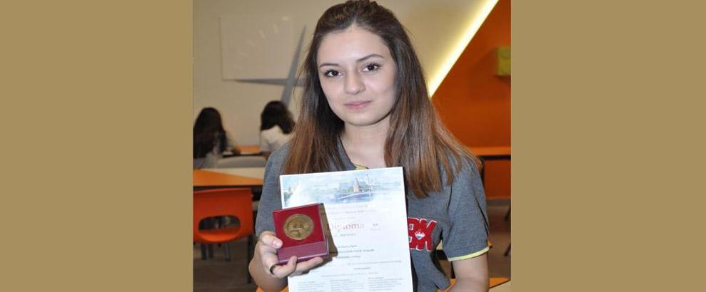 Bahçeşehir Koleji öğrencisi İpek Arslantaş matematik dalında yarışmanın birincisi oldu