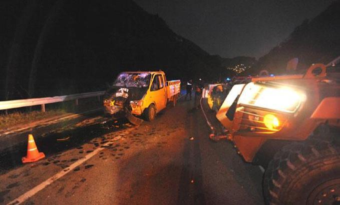 Trabzon'da askeri araç ile kamyonet çarpıştı: 3 yaralı