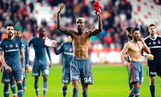 Talisca: Takım ve taraftar olarak bütün olmayı başardık