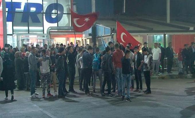 Otobüs terminalinde asker uğurlama yoğunluğu