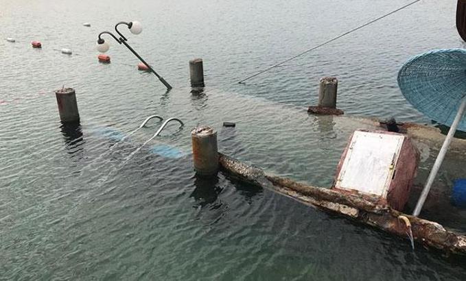 Otelin beton iskelesi çöktü: 2'si ağır, 8 yaralı