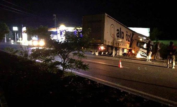 Aynı bölgede iki gün arayla beton mikseri ve TIR kazası