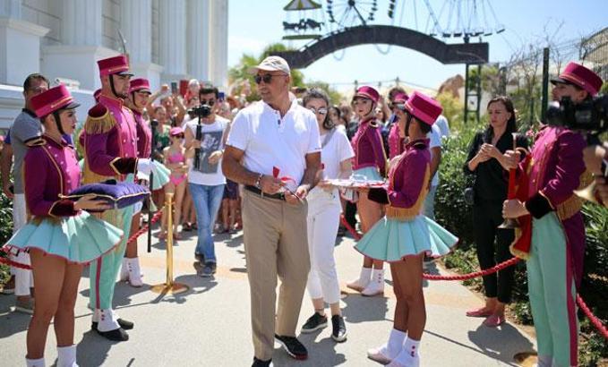Türkiye'nin en büyük eğlence merkezi açıldı