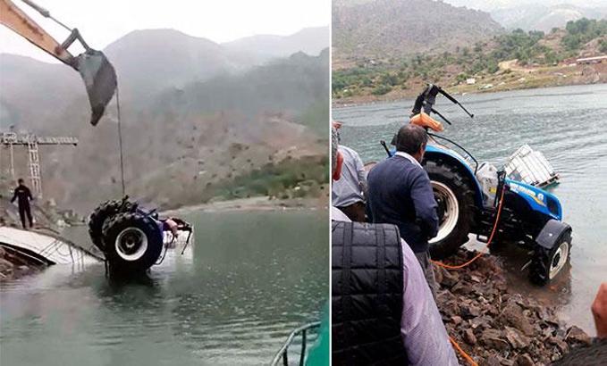 Batan feribottaki traktör, iş makinesiyle çıkarıldı