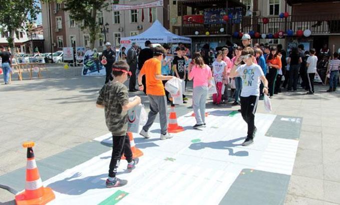 Öğrencilerin 'alkol gözlüğü'yle imtihanı