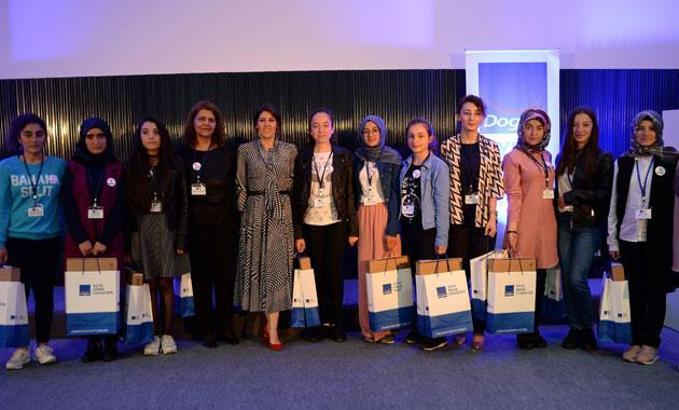 Aydın Doğan Vakfı'ndan başarılı kız öğrencilere destek