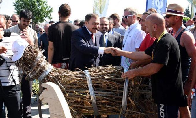 Bakan Eroğlu, Dostluk ve Barış Rallisi 'Troy 2018' etabının startını verdi