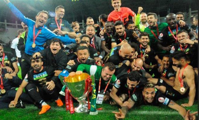 TM Akhisarspor'dan tarihi zafer! Ege ekibi Türkiye Kupası'nın sahibi oldu