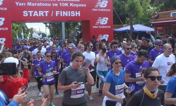Bozcaada'da binlerce kişi maratona katıldı