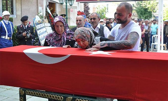 Kaza kurşunuyla ölen uzman çavuş toprağa verildi