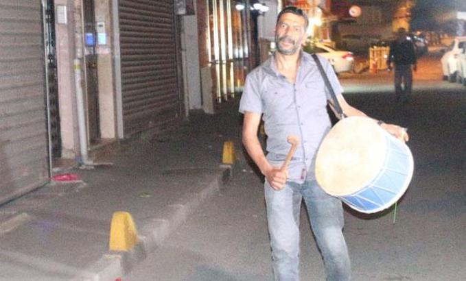 Ramazanın ilk günü sokaklar davul sesleriyle inledi