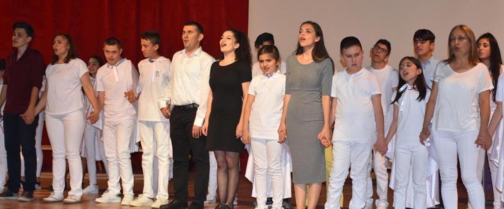 “Biz Senle, Umutla…” Projesi ile özel eğitim öğrencilerinin hayatlarına dokundular