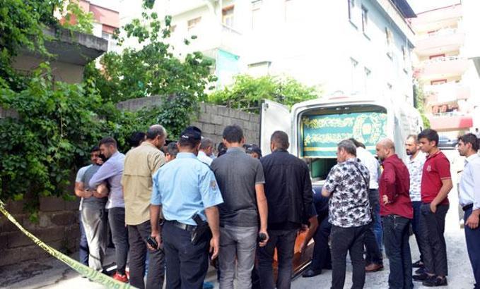 79 yaşındaki kadın, boğazı bıçakla kesilerek öldürüldü