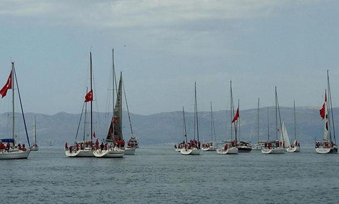 Çeşme'de 19 Mayıs coşkusu denize taştı