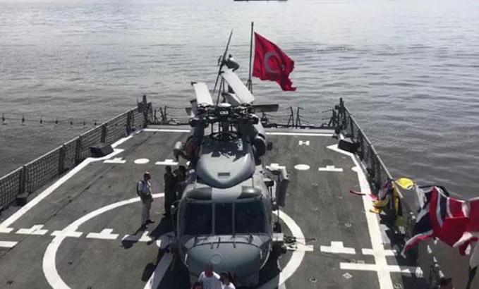 İzmir'de savaş gemileri ziyarete açıldı