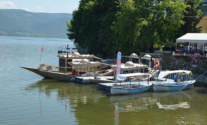 Saltanat kayıklarıyla göl turu
