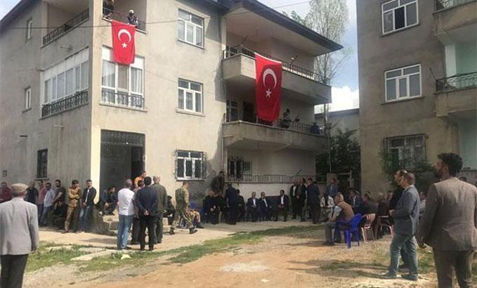 Askeri aracın geçişi sırasında patlama: 2 şehit