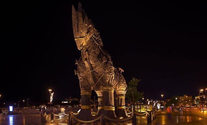 Troya'ya ziyaretçi akını