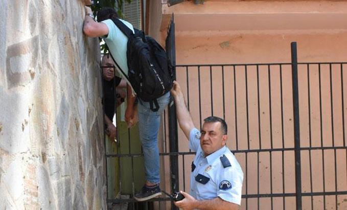 Sevgilisiyle buluşan eski kocasını, kadının eşine yakalattı