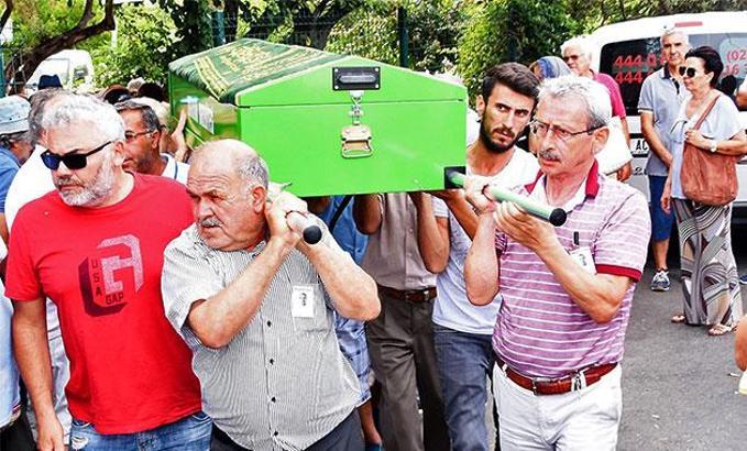 Ünlülerin mimarı gözyaşları içinde toprağa verildi