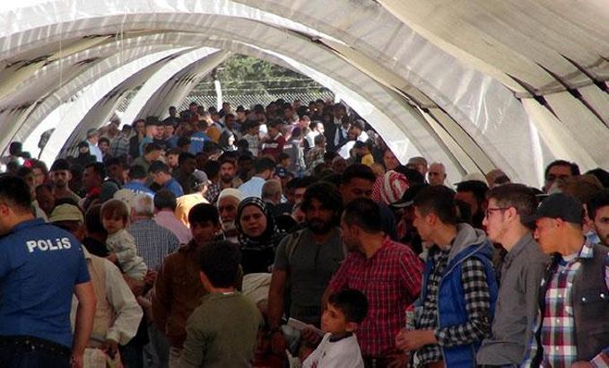 Bayram için 10 bin Suriyeli ülkesine döndü