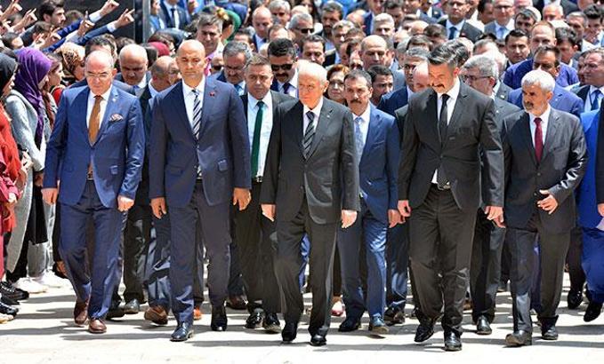 Bahçeli, Ülkücü Şehitler Anıtı'nı ziyaret etti