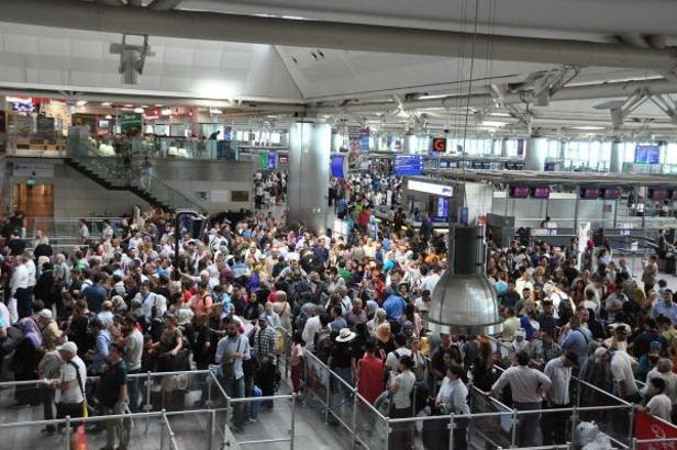 İngiliz yolcu, Dalaman Havalimanı'nda intihar etti