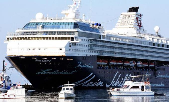 Denizden gelen turist, Bodrum esnafının yüzünü güldürdü