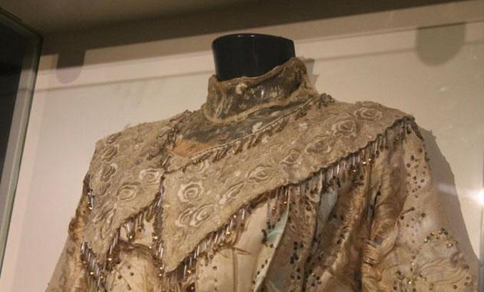 106 yıllık gelinlik Samsun'da sergileniyor