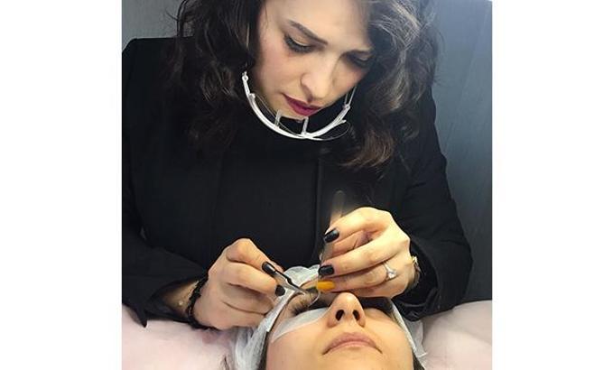 Kirpik okulu kadınlara yeni iş imkanı sunuyor