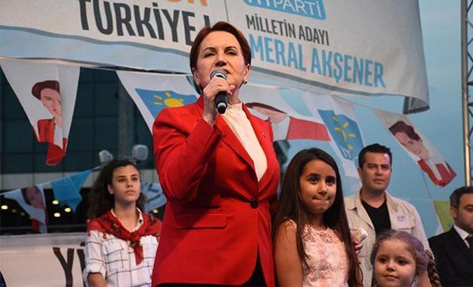 Akşener Gaziosmanpaşa'da iftar programına katıldı