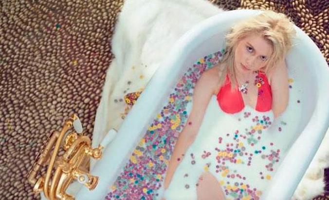 İşte Aleyna Tilki Yalnız Çiçek şarkısına klip çekti