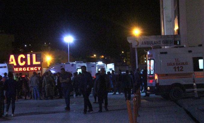 Hakkari'de askeri konvoya hain saldırı: 4 yaralı