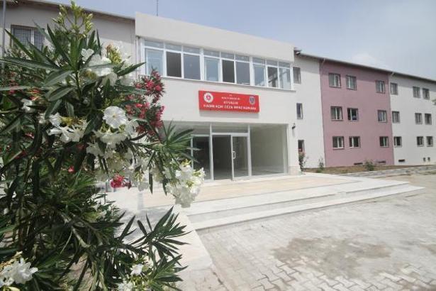 Ayvalık'ta kadın açık cezaevi açıldı