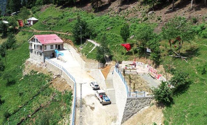 Şehit Eren Bülbül'ün annesi eski evinden ayrılamıyor