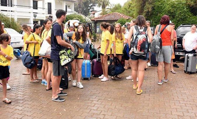 'Her şey dahil' diye anlaştıkları tatil köyünde, aç kaldıkları iddiası