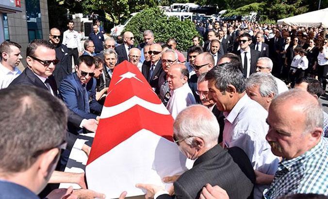 Şarık Tara için ilk tören