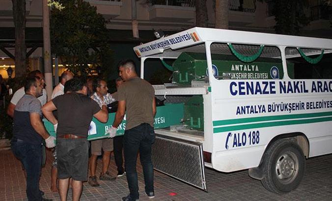 Kemerli turizmci odasında ölü bulundu