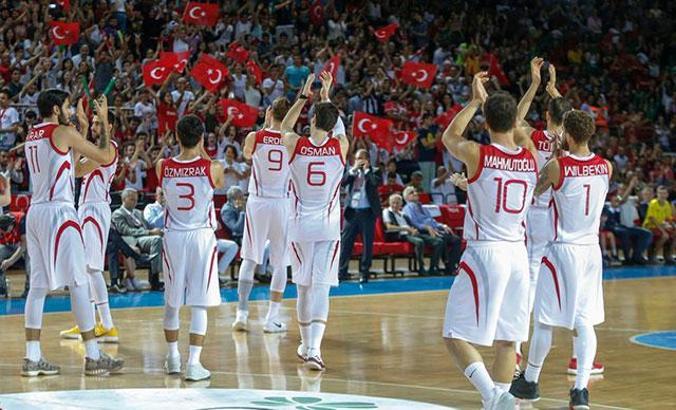 12 Dev Adam, İsveç'i 77-52 mağlup etti