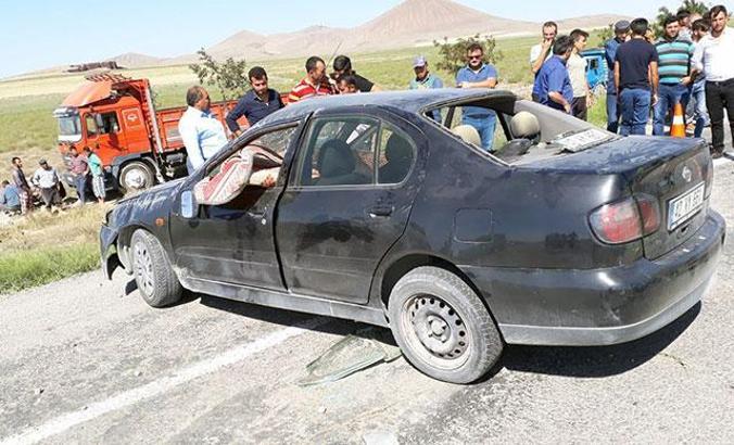 Otomobil takla attı; sürücü ve eşi öldü