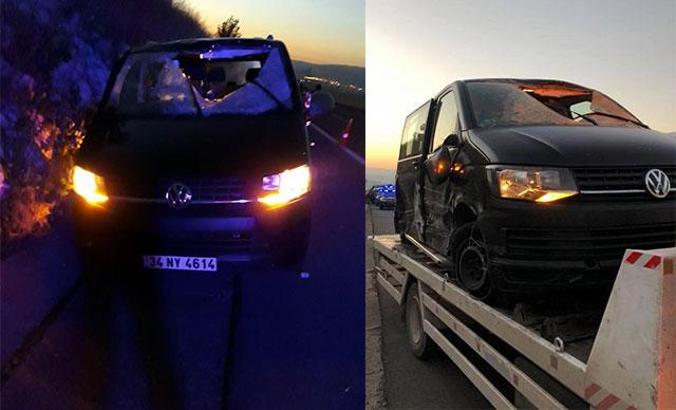 TEM’de feci kaza! TIR’dan kopan tekerlek camdan girdi: 1 ölü, 4 yaralı