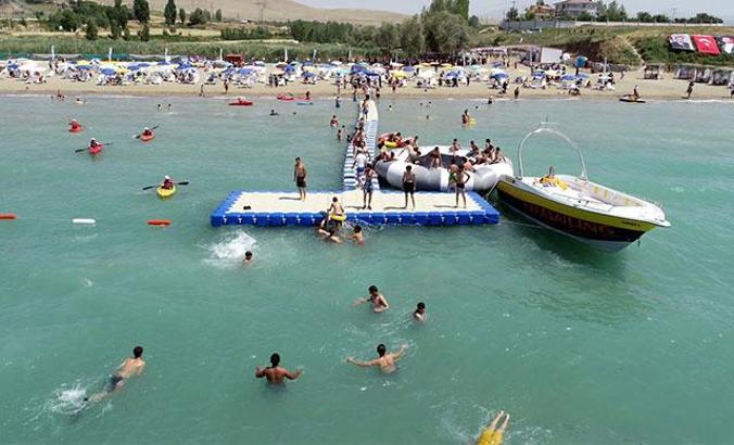 Van Gölü kıyısına ikinci halk plajı