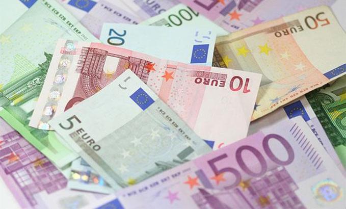 Veri öncesi dolar 4.71, euro 5.53, sterlin 6.26 lirada
