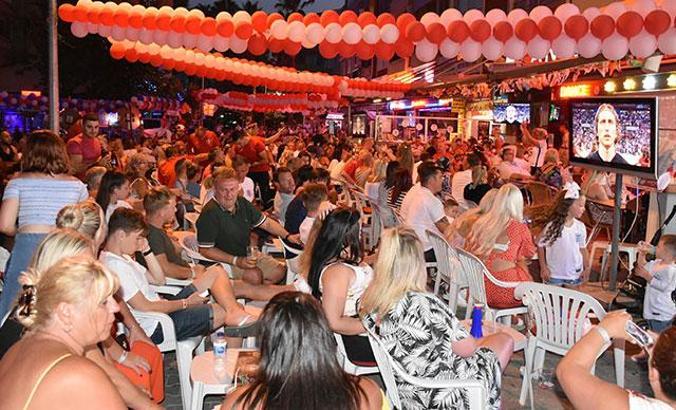 Marmaris'te İngiliz taraftarlar önce sevindi sonra üzüldü