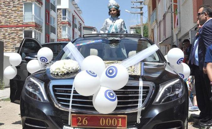 Valinin makam aracı, şehit polisin çocuğu için sünnet arabası oldu