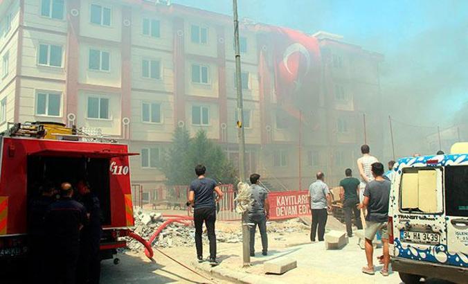 Topkapı'da okulda yangın paniği