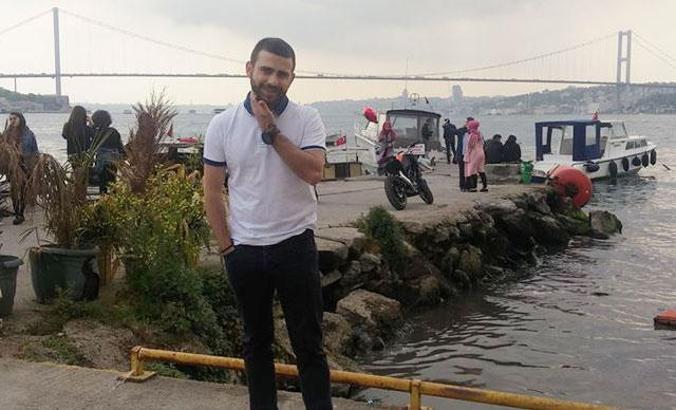 Evinin önünde silahlı saldırıya uğrayan sigortacı öldü