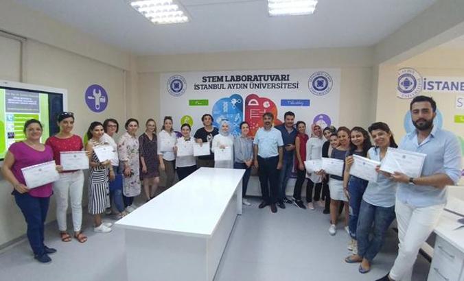 İAÜ’den 80 öğretmene 'STEM Sertifikası'