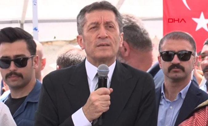 Milli Eğitim Bakanı Ziya Selçuk, baba ocağında açıklamalarda bulundu