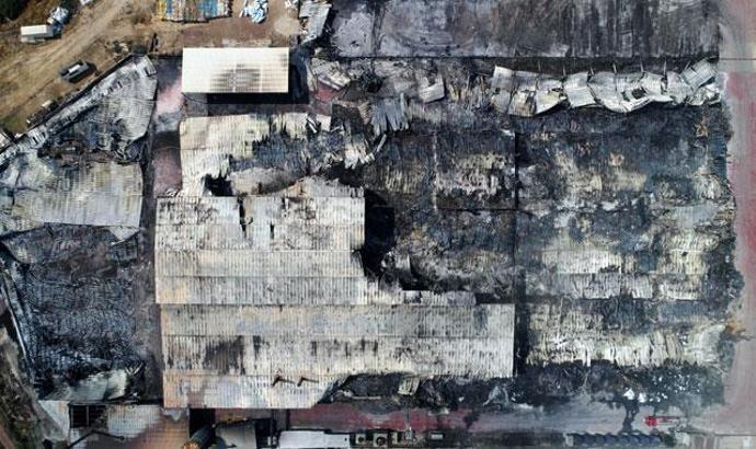 Antalya OSB'de 19 bin metrekarelik fabrika küle döndü